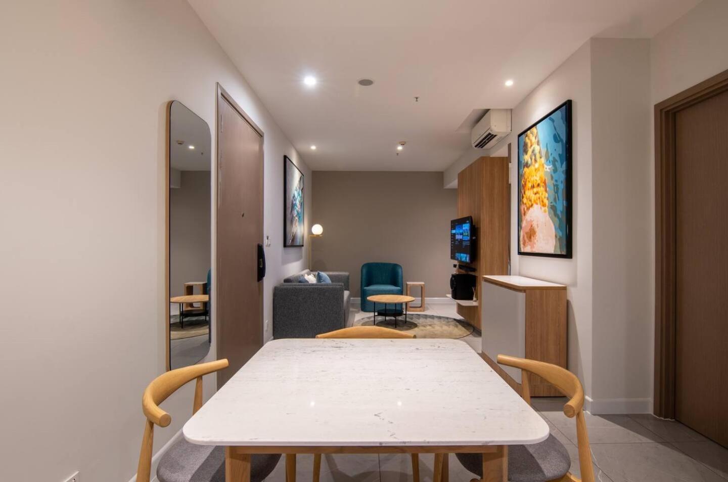 Luxury 2 Or 3Br Apartment In Dist 1 N Pool, Gym, Airport Pickup Ho Chi Minh City Exterior photo