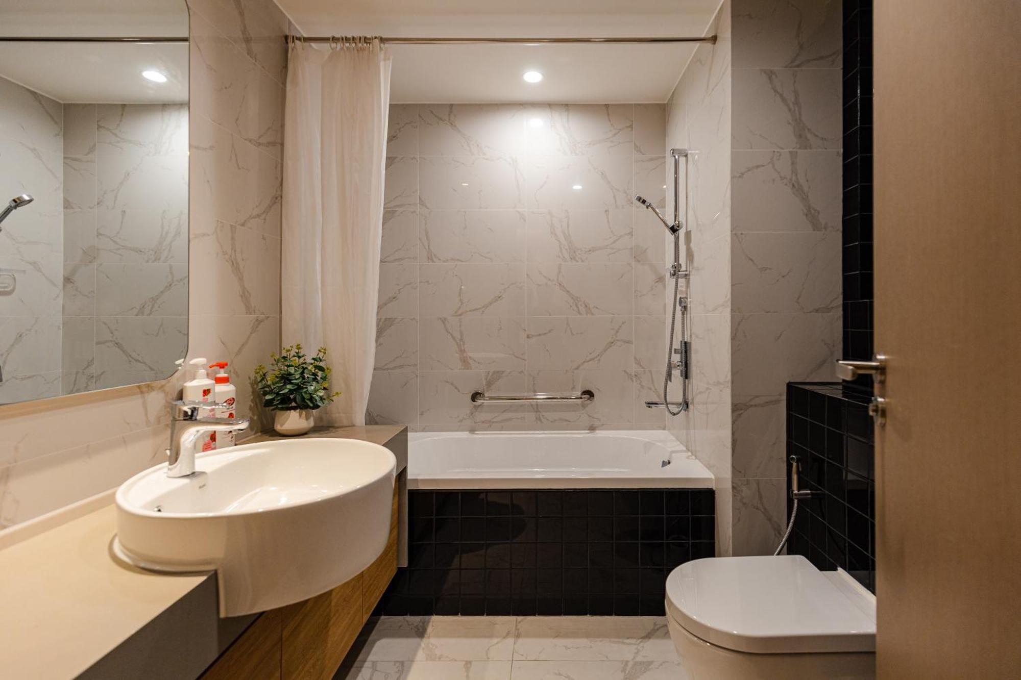 Luxury 2 Or 3Br Apartment In Dist 1 N Pool, Gym, Airport Pickup Ho Chi Minh City Exterior photo
